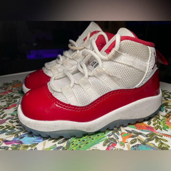 Toddler Jordan 11 - Picture 9 of 16